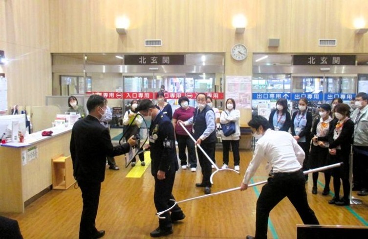 防護器具を使用した訓練の様子